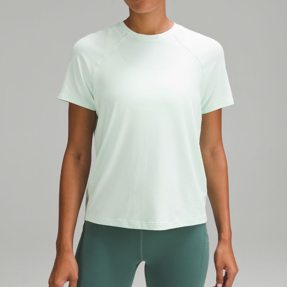 Lululemon License to Train T Shirt Size 8